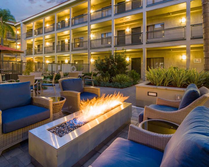 La Quinta Inn & Suites by Wyndham Orange County Airport από 62€. Ξενοδοχεία  σε Santa Ana - KAYAK