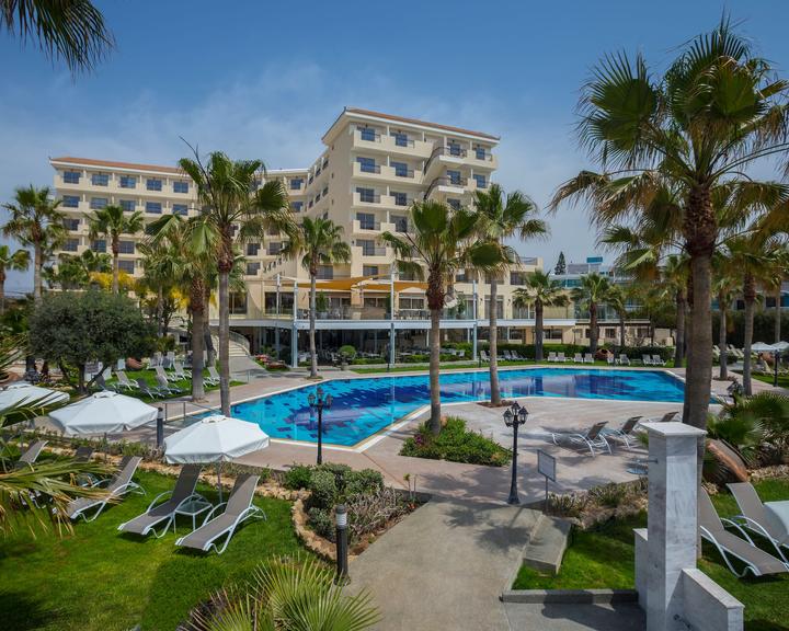 Aquamare Beach Hotel & Spa από 60€. Ξενοδοχεία σε Πάφος - KAYAK
